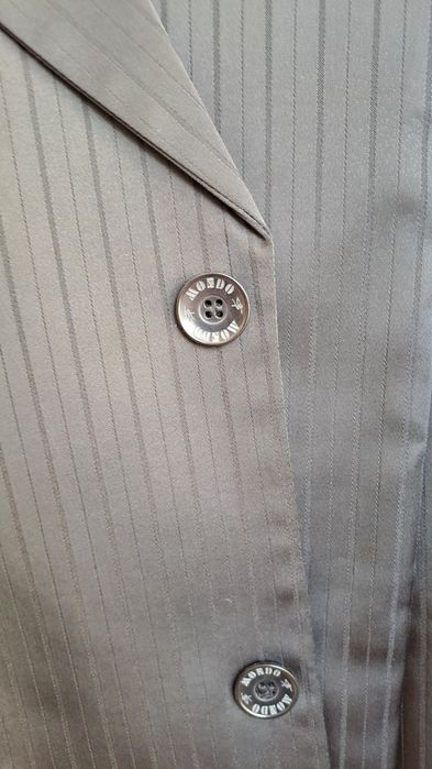 Costum bărbătesc vand urgent  .bucurești  sec1