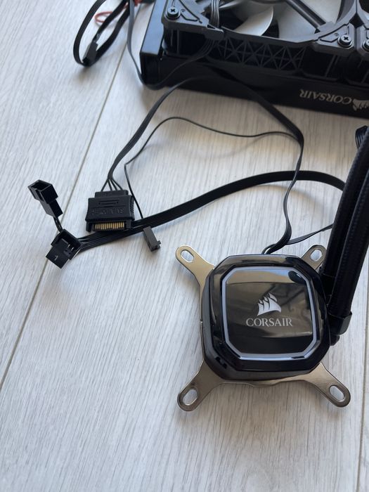 • Cooler RGB  • CORSAIR • liquid •