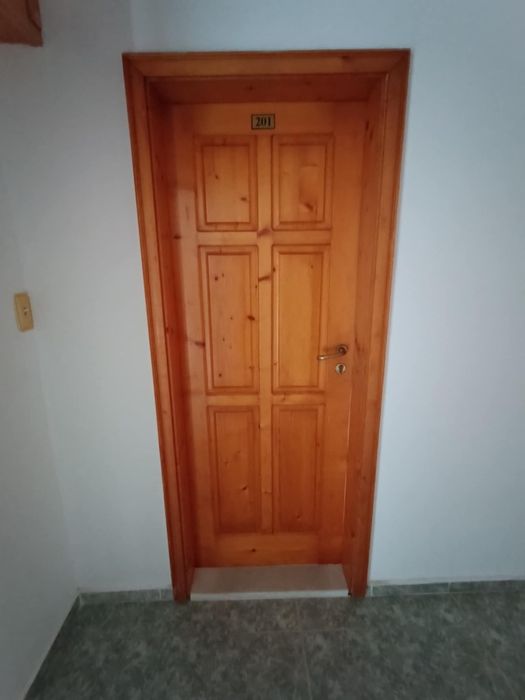 Врати с каси, брави, дръжки, патрони от чам, ламинат и МДФ