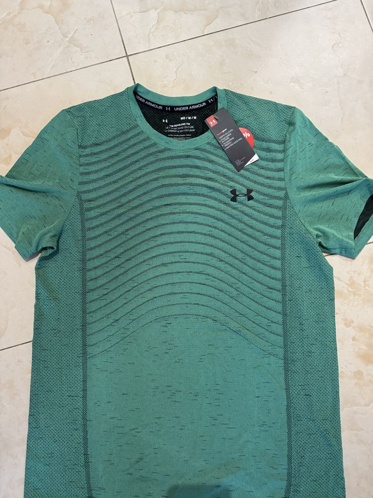 Тениска underarmour М размер нова