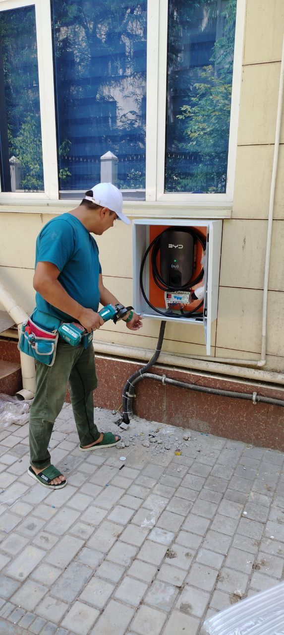 Установка зарядное устройство для Электромобилей.
7квт зарядка установ