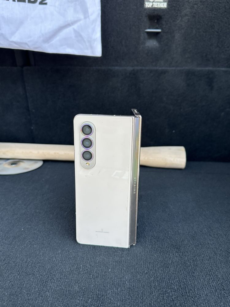 Galaxy Z Fold 4 Gold