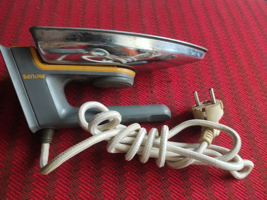 Fier de călcat Philips din inox, calcă excelent