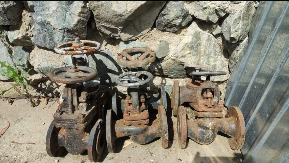 Продам задвижки бывшие в употреблении