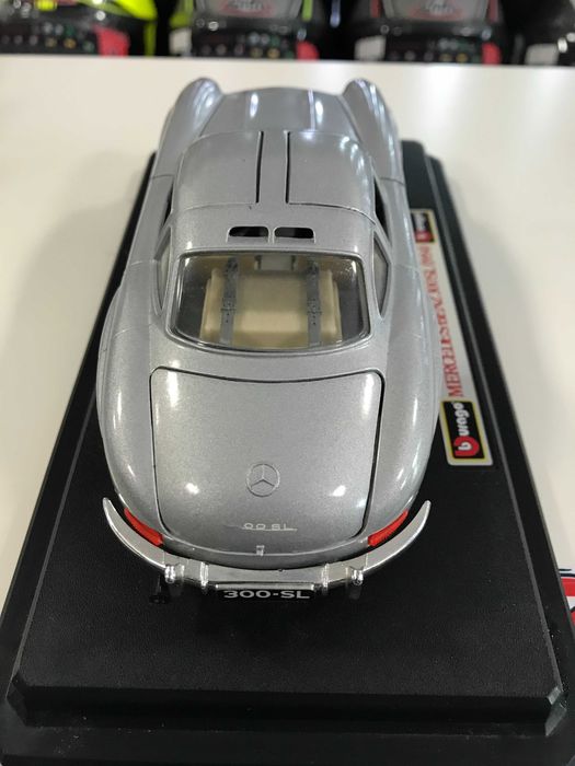 BURRAGO  нова метална колекционерска количка MERCEDES 300SL 1:24