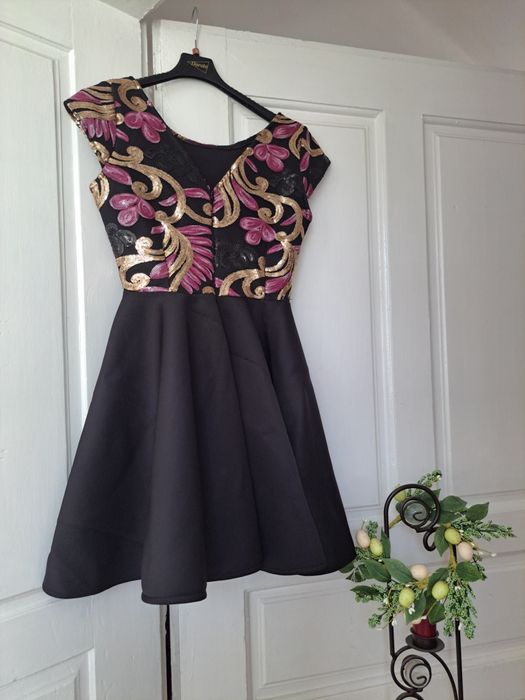 Rochie scurtă de ocazie