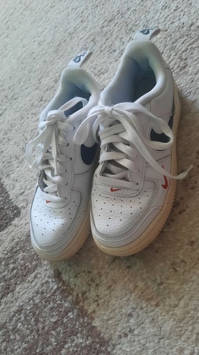 Adidași marca Nike