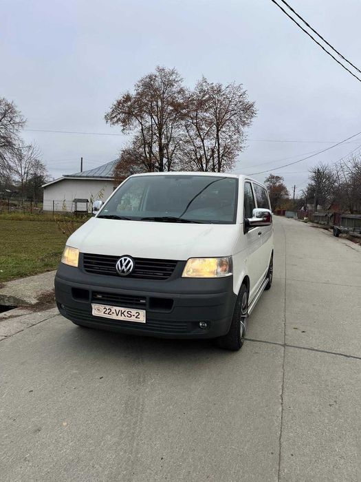 Vand Volkswagen Transporter T5 cu 6 locuri  motor 1.9 tdi