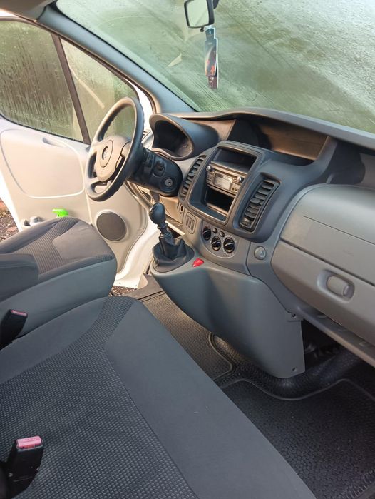 Vând Opel vivaro an 2013