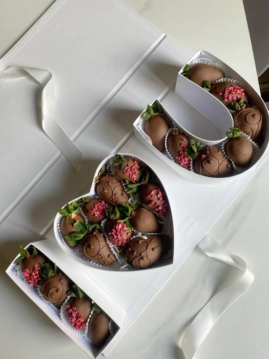 Коробки для подарков для торта клубника ПУСТЫЕ