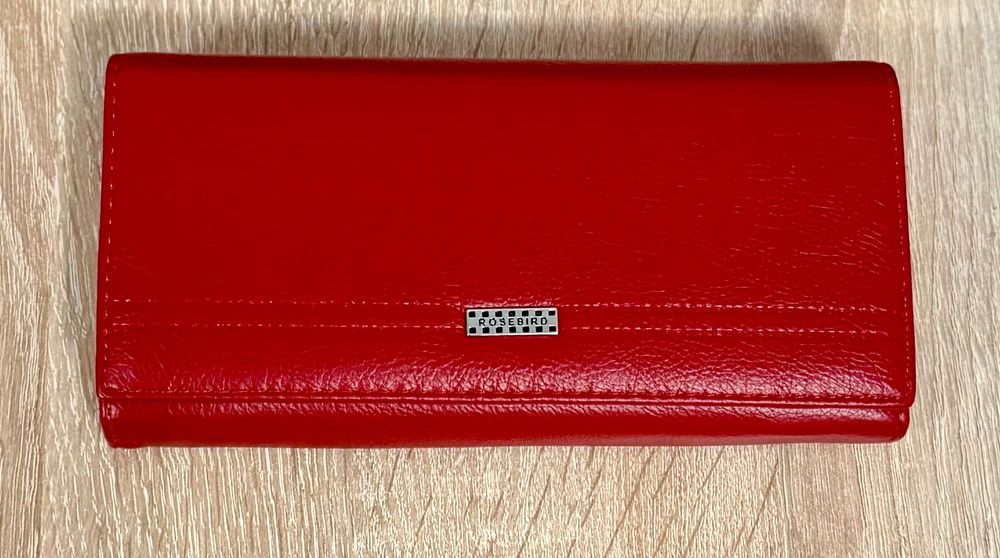 Елегантен НОВ дамски портфейл за стилни дами