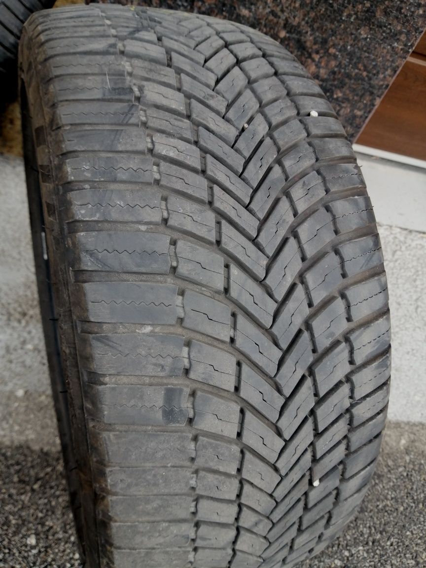 2 всесезонни гуми Bridgestone 225/45/R17