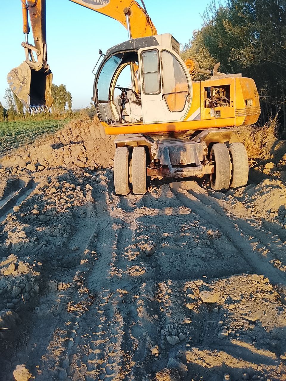 Ekskavator Samsung ekskavator ekskovator sotiladi srochno