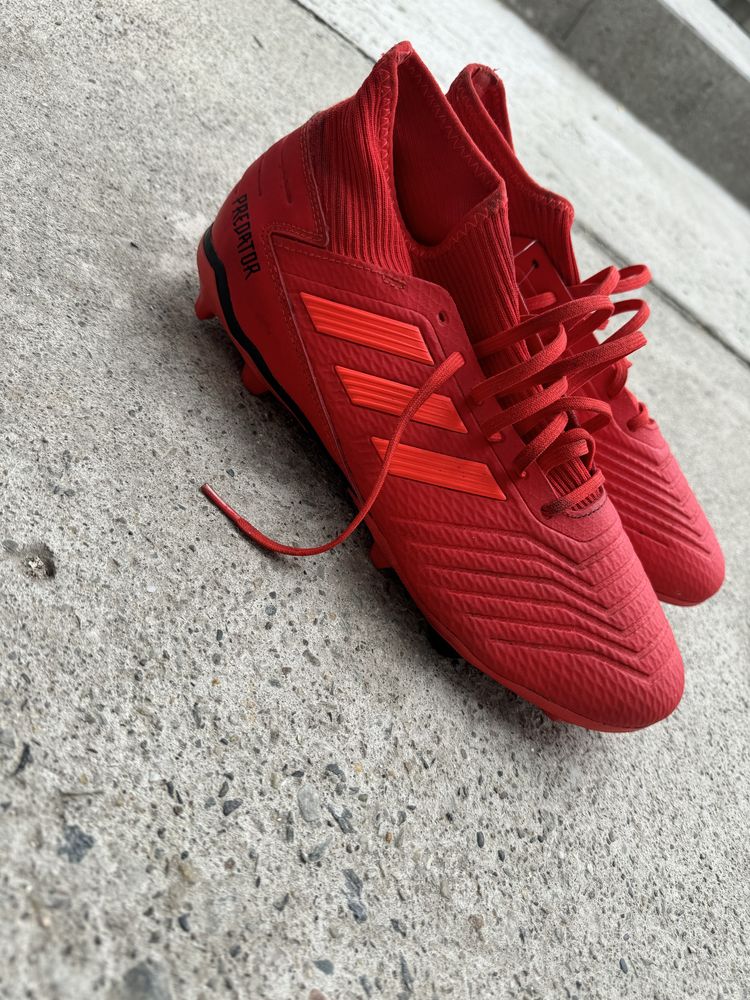 Ghete pentru fotbal , Adidas Predator