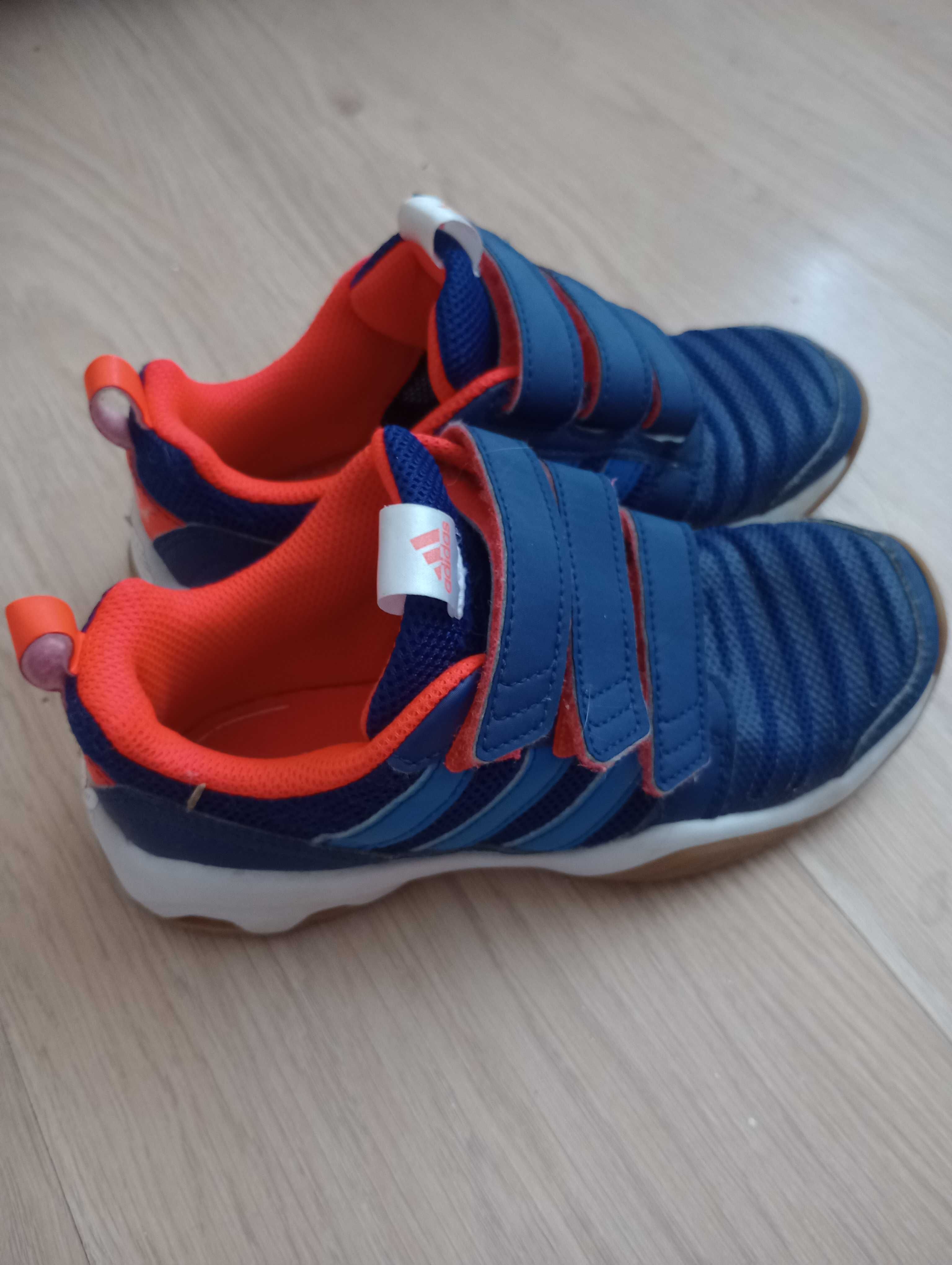 Маратонки adidas за момче №33, стелката е 21см