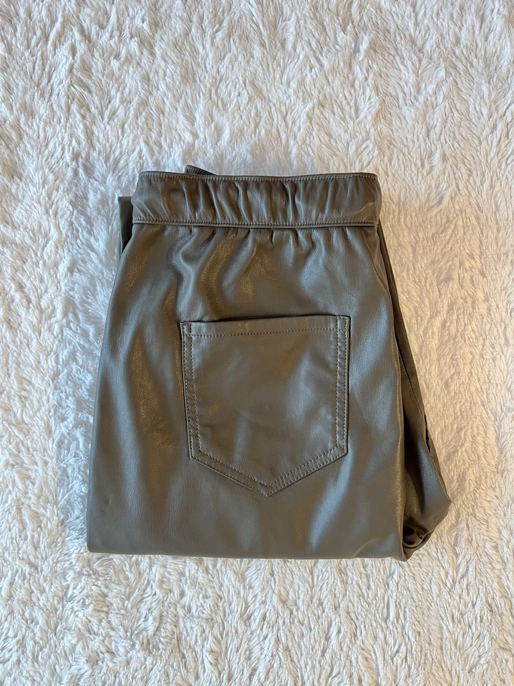 ZARA pantaloni de piele ecologica