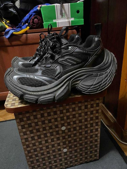 Balenciaga 10XL , 42 размер , цвет черный