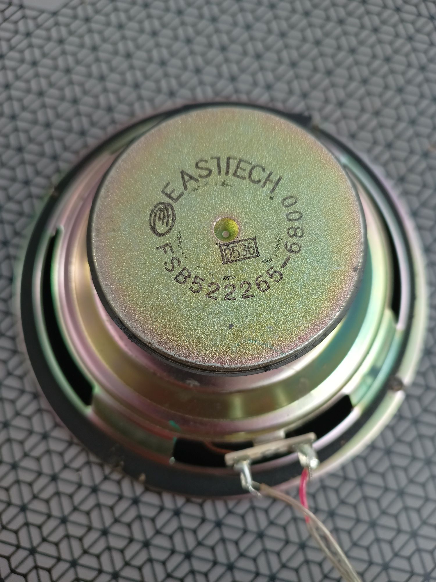 Басов говорител Eastech
6.5 инча ,4 ohm,.свири чудесн