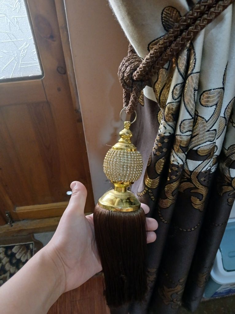 Parda sotiladi..