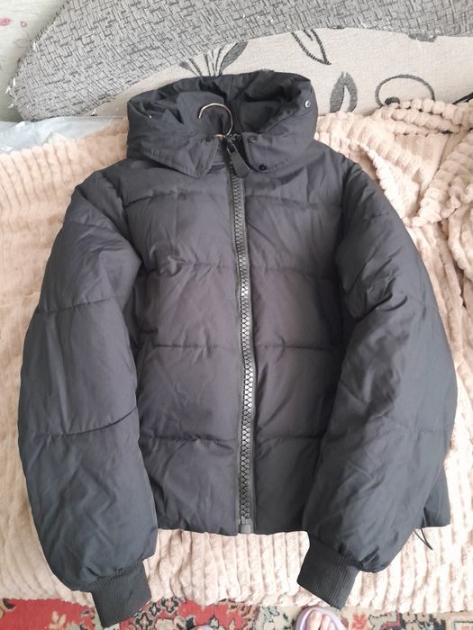 Продам куртку черную