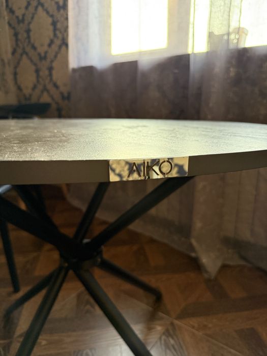 Круглый стол AIKO