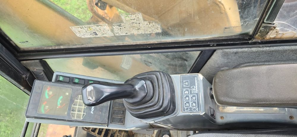 Excavator CASE 788 pe pneuri