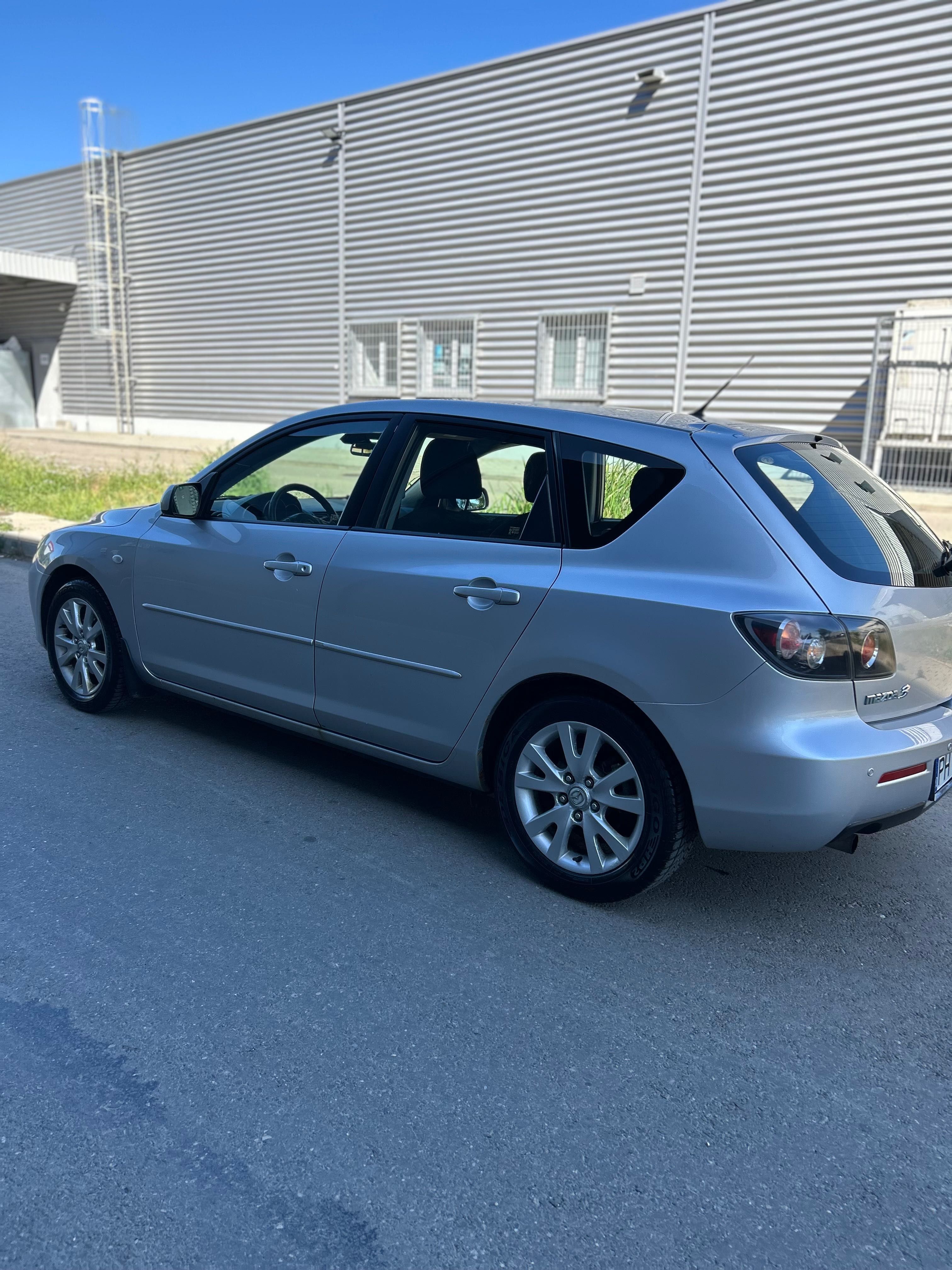 Mazda 3  1,6 benzină .