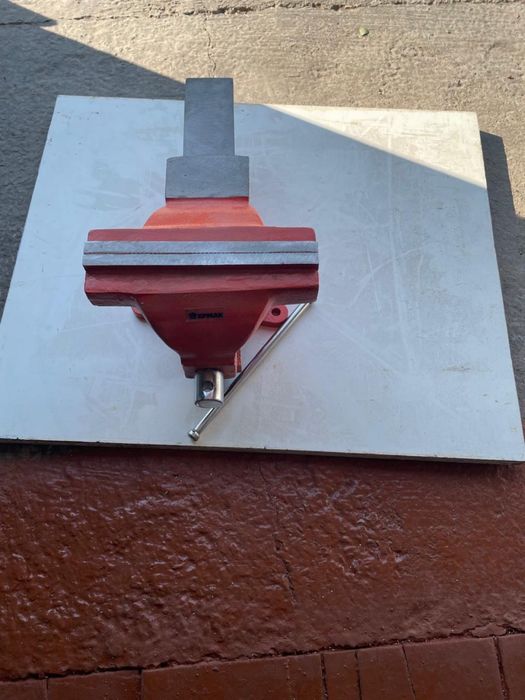 Тиски слесарные Ермак