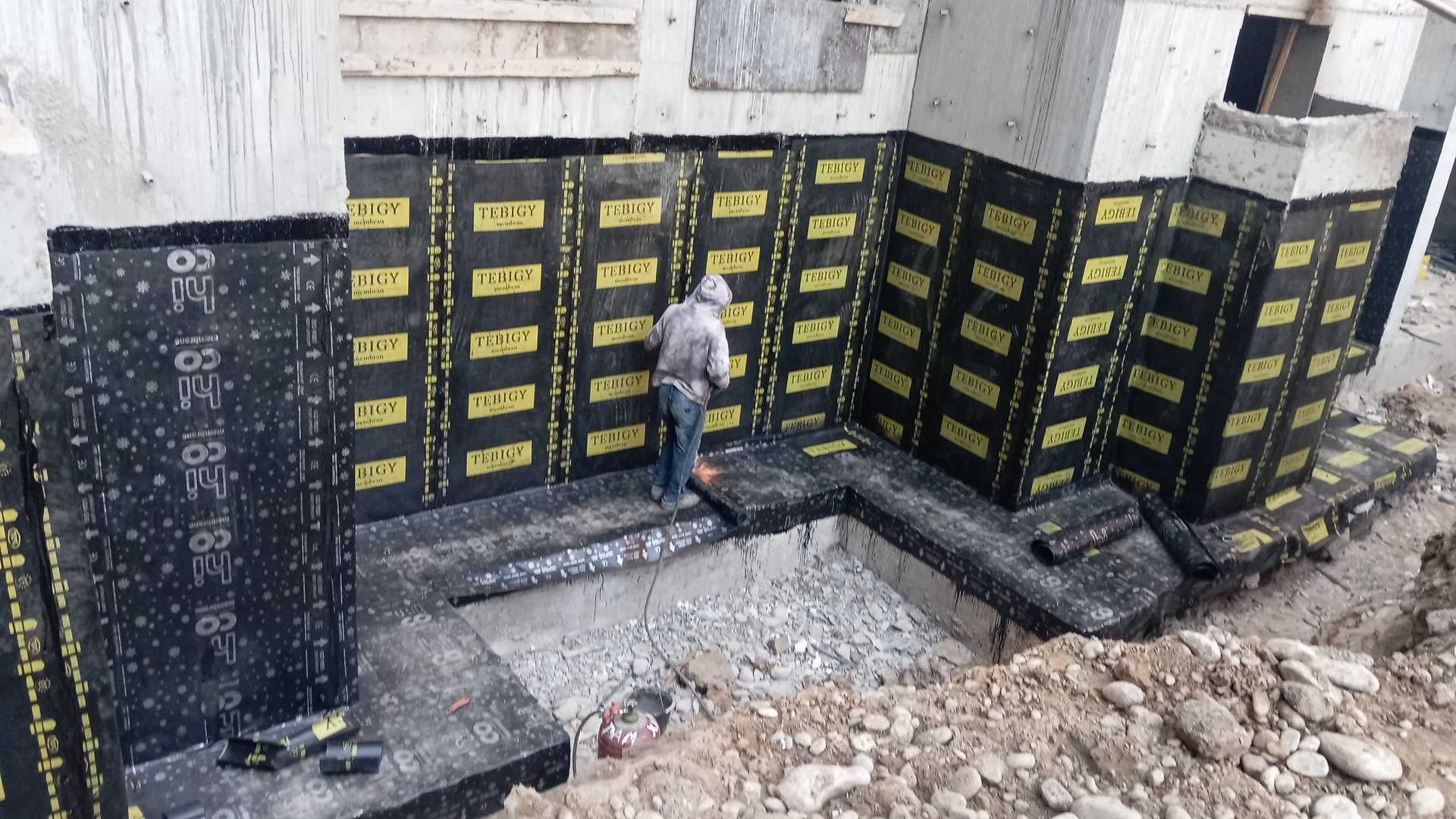 Гидроизоляция (изол) для кровли фундамента битумная Мастика и Праймер