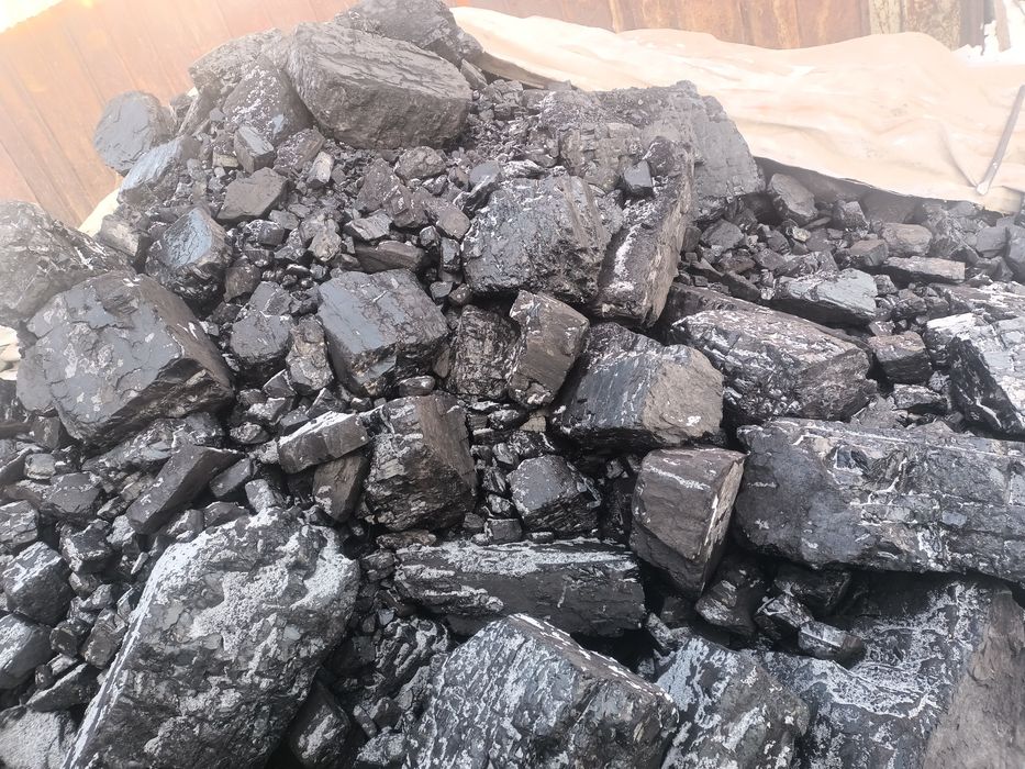 Уголь и дрова в мешках с доставкой.