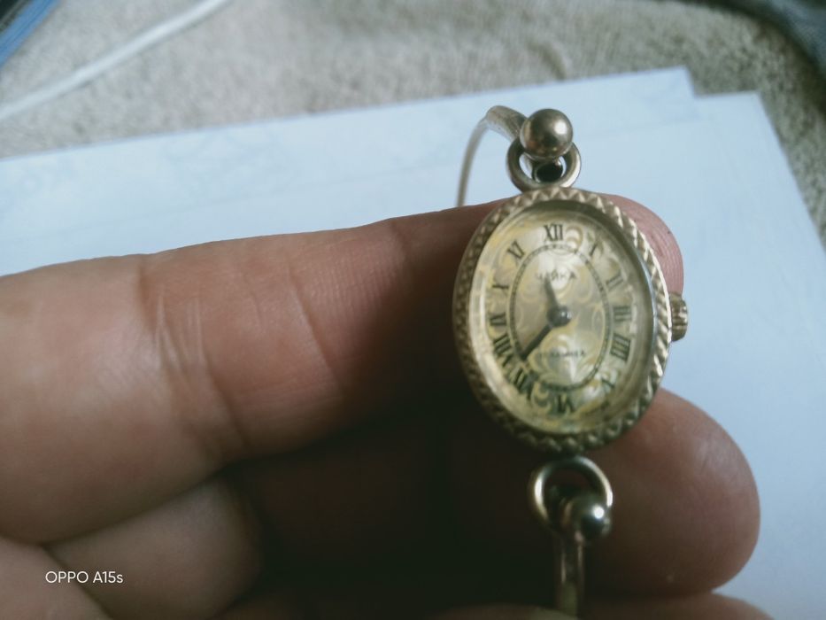 Продам женские наручные часы СССР