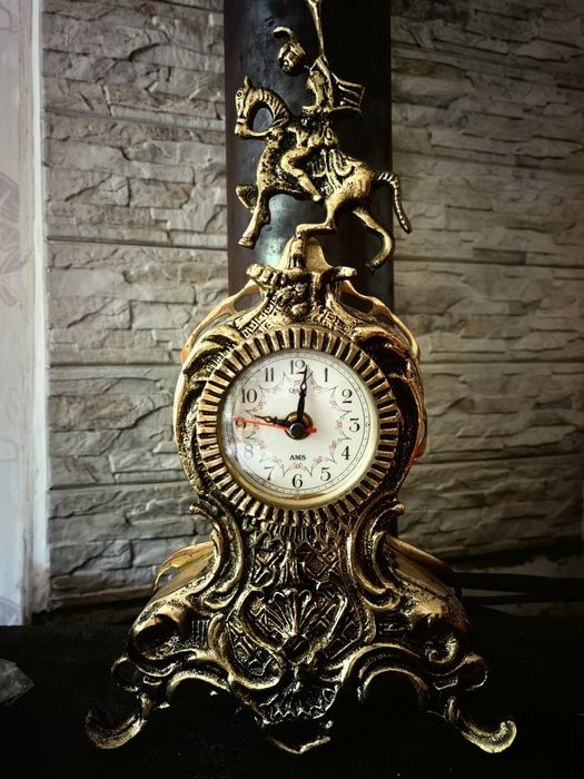 Бронзов старинен часовник