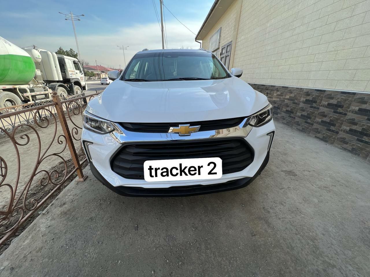 Tracker 2  sotiladi 2023