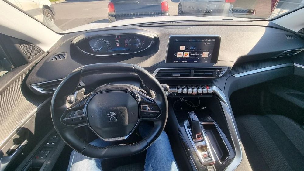 Vând Peugeot 3008