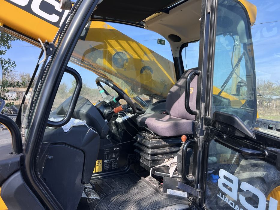 Incarcator frontal JCB AGRI 541-70