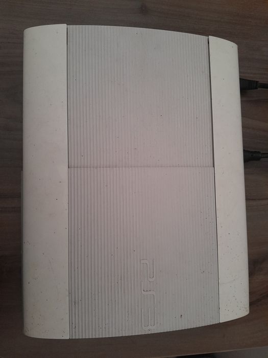 Vând PS 3 folosit putin