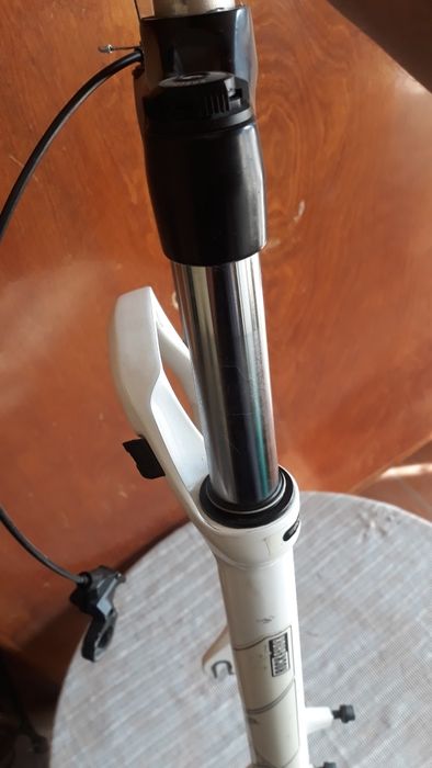 Обменяю оригинал вилку Rock shox на шоссе дуалы автоматы