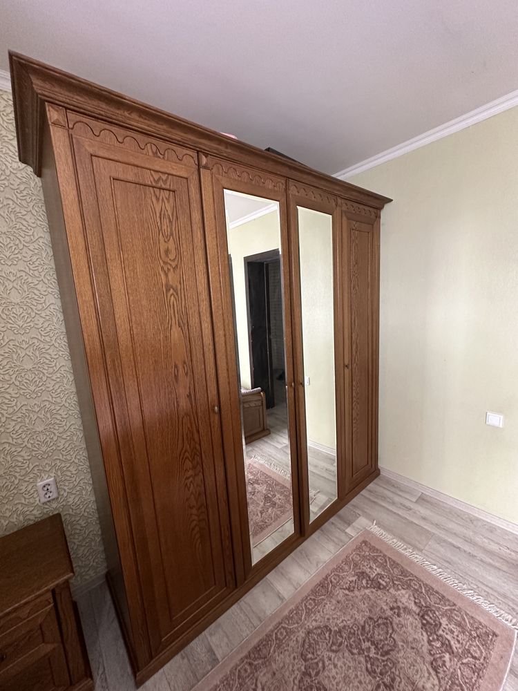 Продам гарнитур из натурального дерева