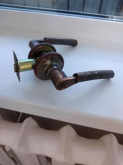 Ручка дверная...