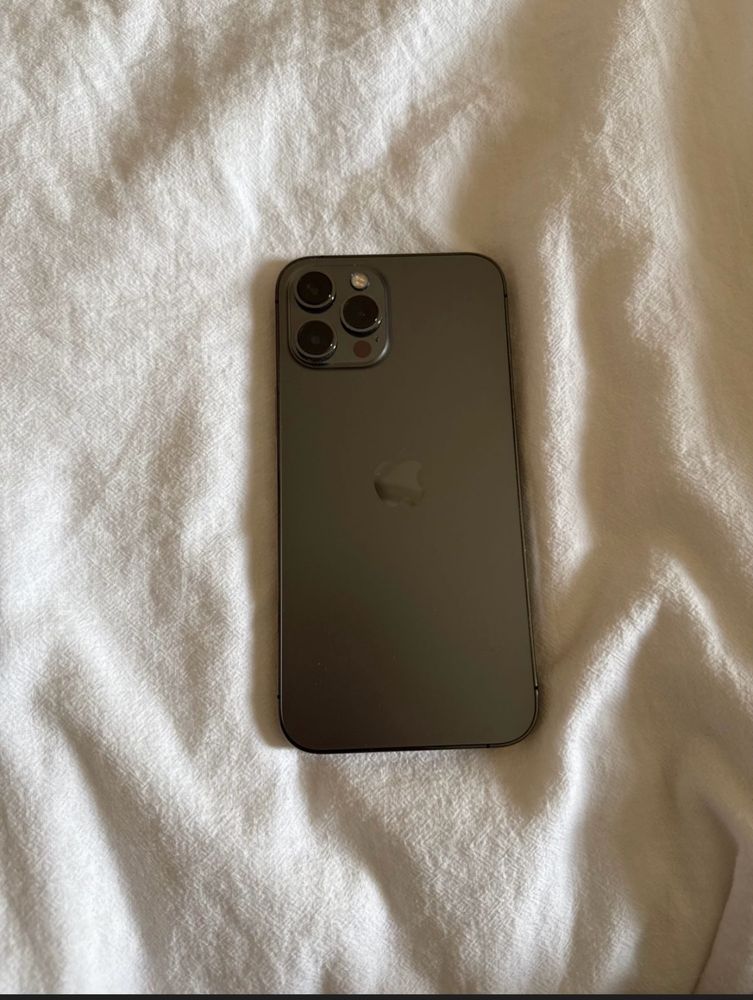 Продаю IPhone 12 Pro Max 512gb