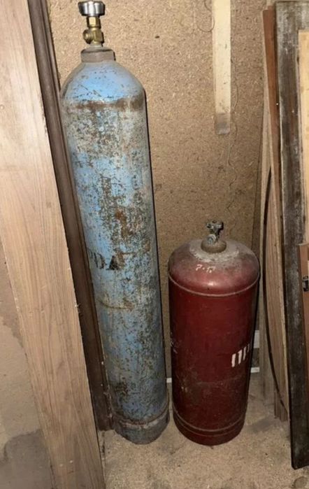 Продам кислородный баллон вместе с газовым