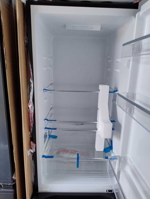 *Ново* Тъмно сив Комбиниран Хладилник с фризер CHIQ 176 см