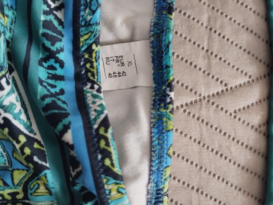 Vând costum baie XL