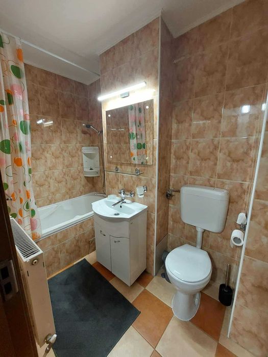 Închiriez garsonieră