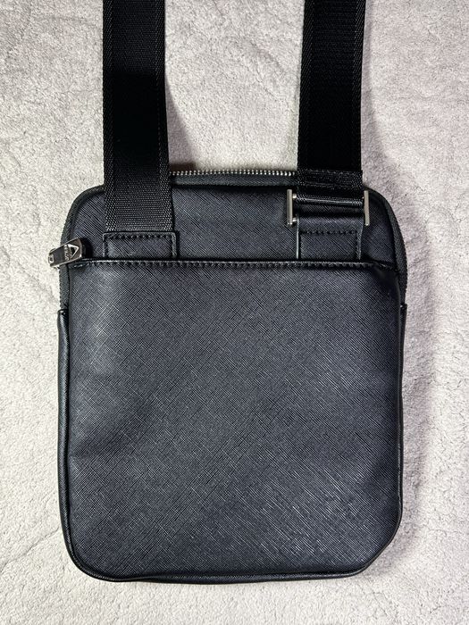 барсетка GUESS.  .