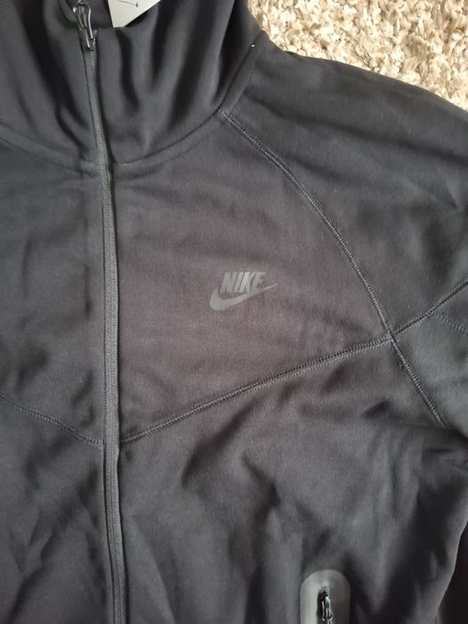 Vând bluza nike tech