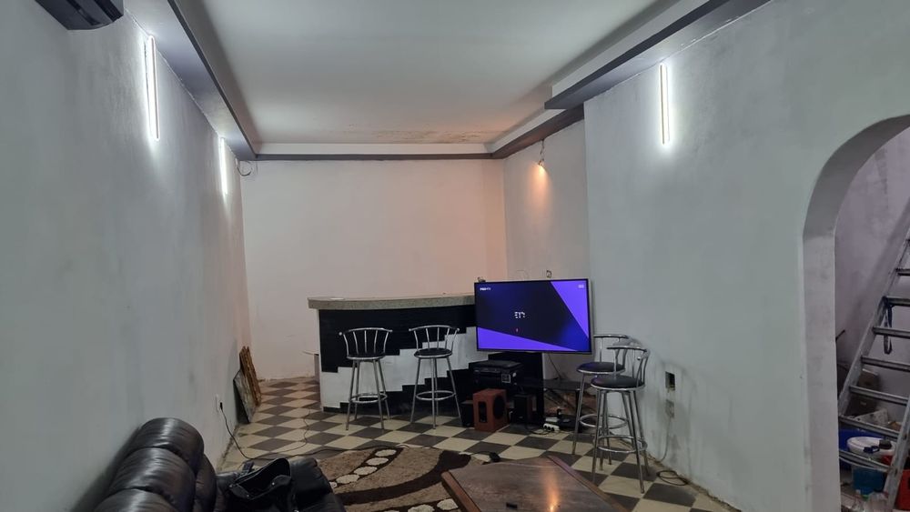 Vând spațiu comercial