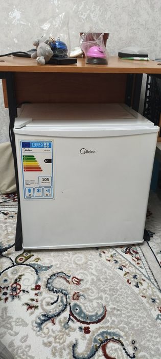 Продам мини холодильник MIDEA в хорошем состоянии б/у