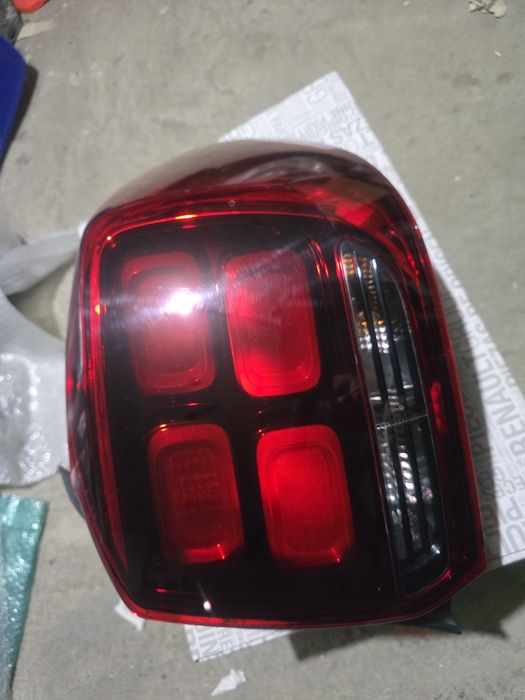 Vând stop dreapta de Logan 2