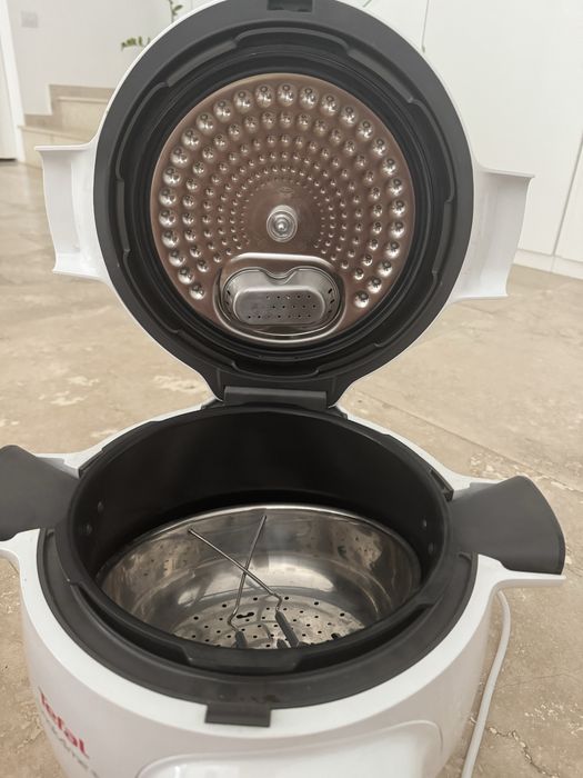 Vând Multicooker Tefal Cook4Me